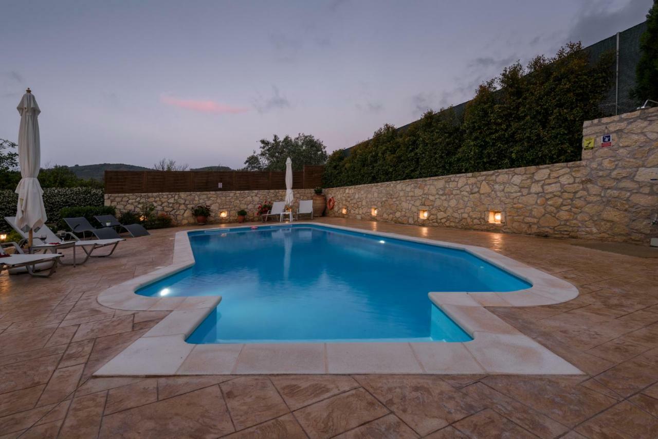 Alia Stone Villa-Ideal For Families-Heated Pool Νοχιά Εξωτερικό φωτογραφία